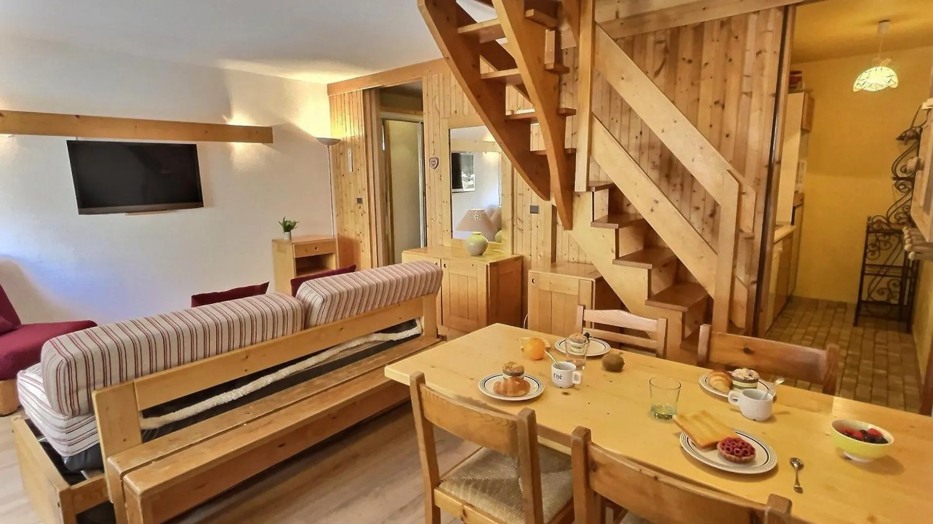 Grand Studio Mezzanine Avec Garage Couvert A Val D'Isere - Fr-1-411-868